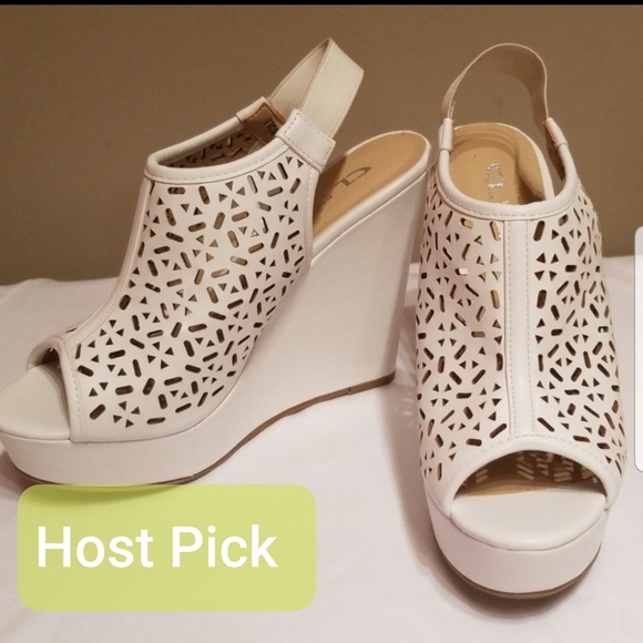 Chinese Laundry Shoes - Chinese Laundry white peep toe wedge sandals